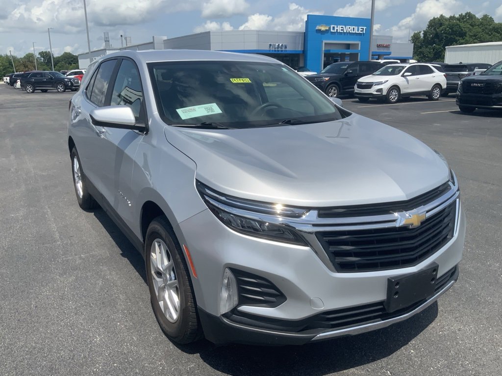 2022 Chevrolet Equinox LT photo 2