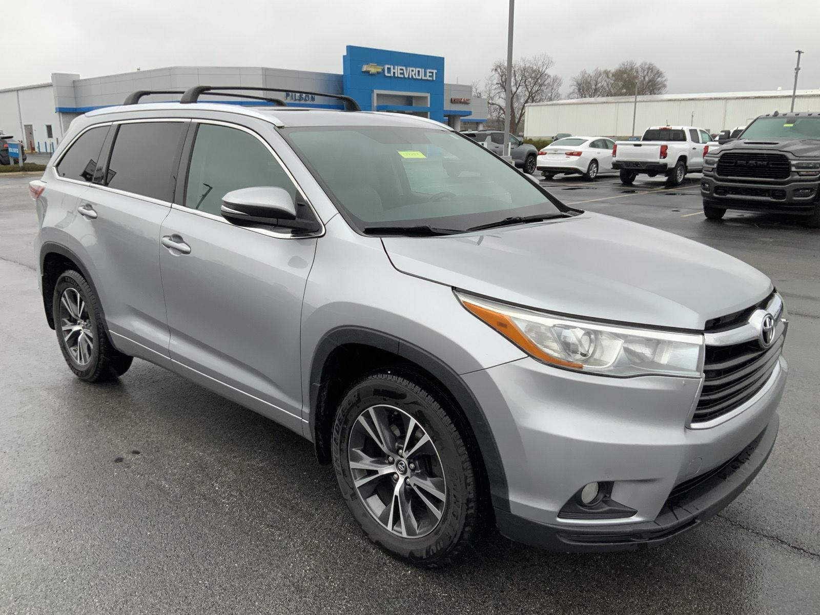 Used 2016 Toyota Highlander XLE with VIN 5TDJKRFH2GS277885 for sale in Clinton, IN