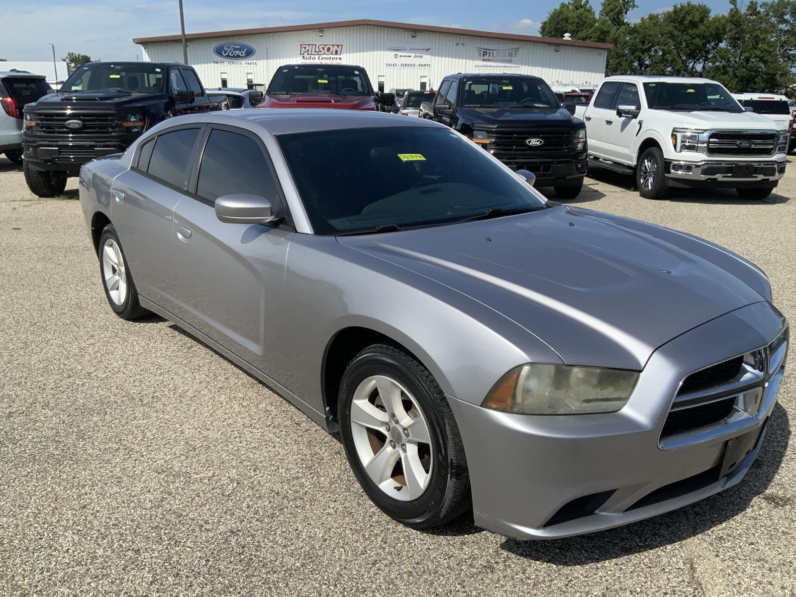 Used 2014 Dodge Charger SE with VIN 2C3CDXBG4EH265208 for sale in Clinton, IN