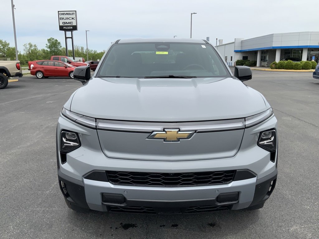 2025 Chevrolet Silverado EV LT photo 2