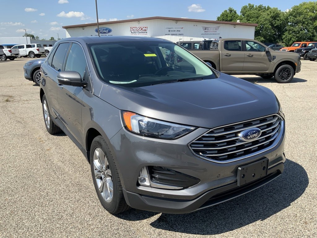 2024 Ford Edge Titanium photo 2
