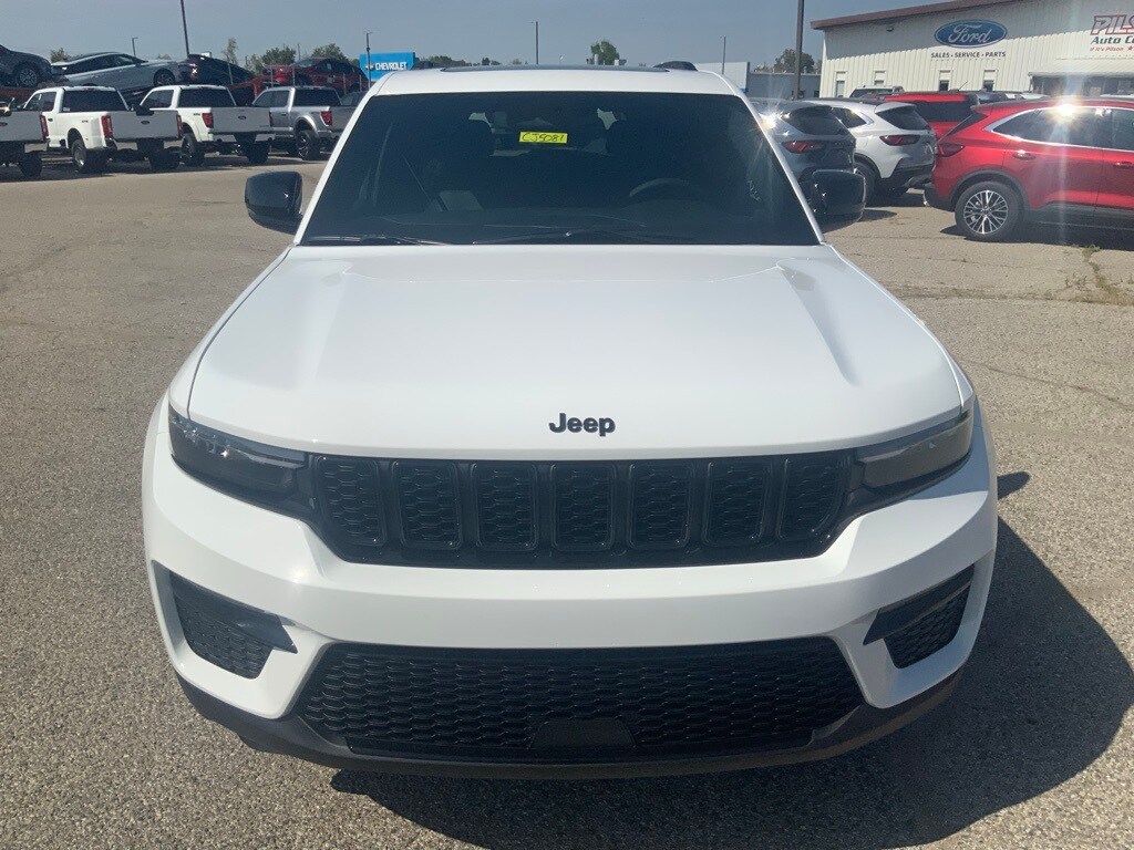 2025 Jeep Grand Cherokee Limited photo 2