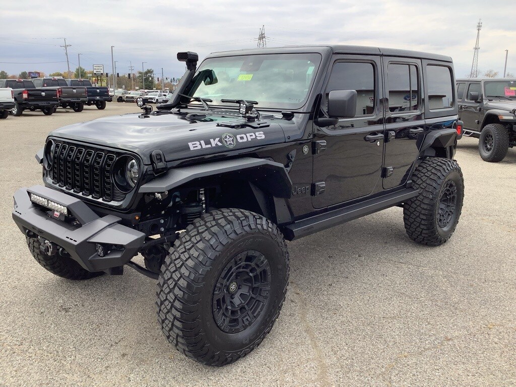 2024 Jeep Wrangler Willys photo 3