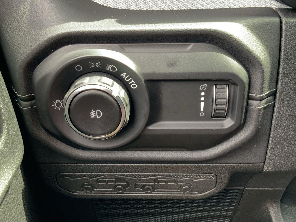 2025 Jeep Wrangler 4-Door Sahara - Photo 31