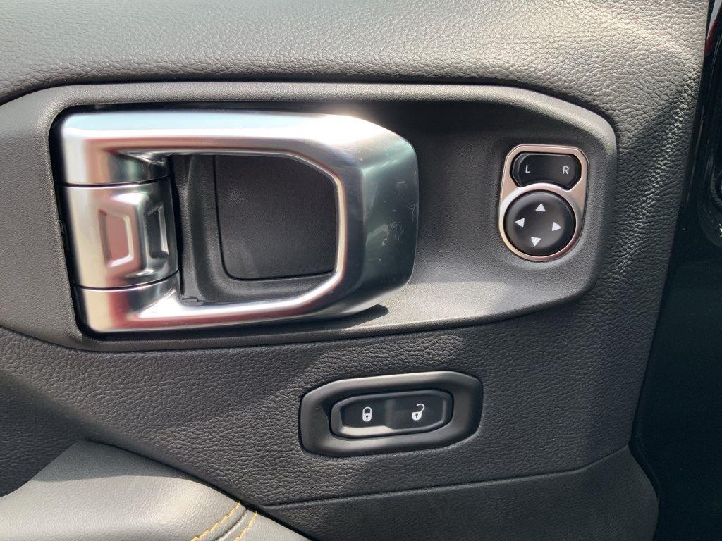 2025 Jeep Wrangler 4-Door Sahara - Photo 26