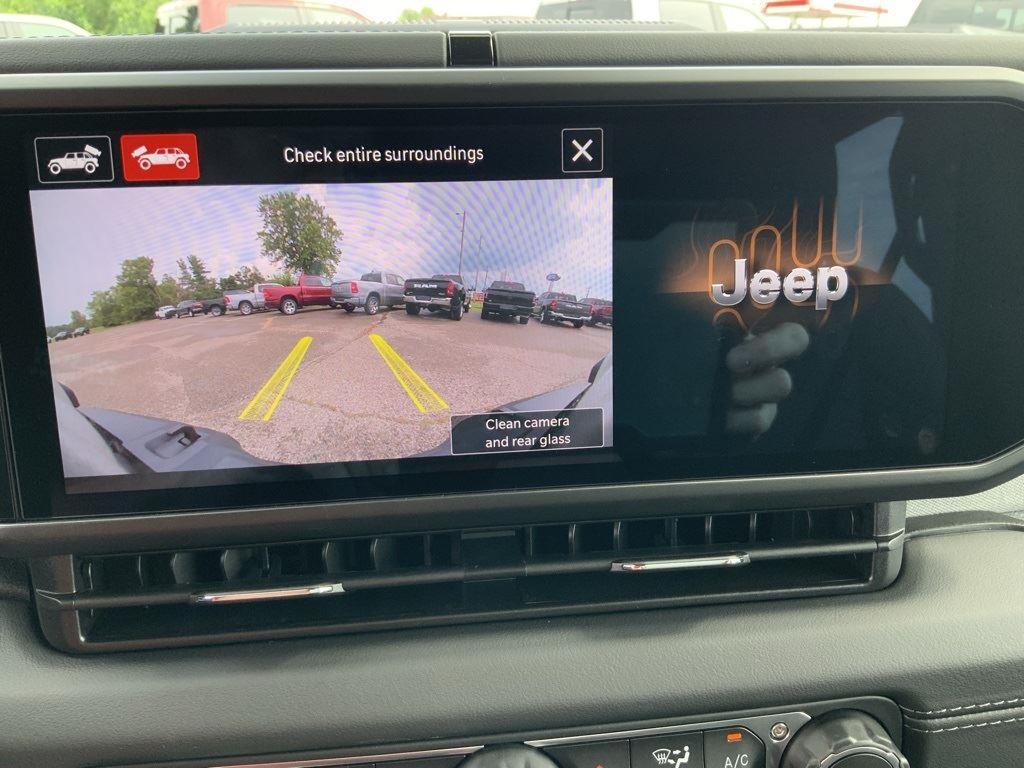 2025 Jeep Wrangler 4-Door Sahara - Photo 43