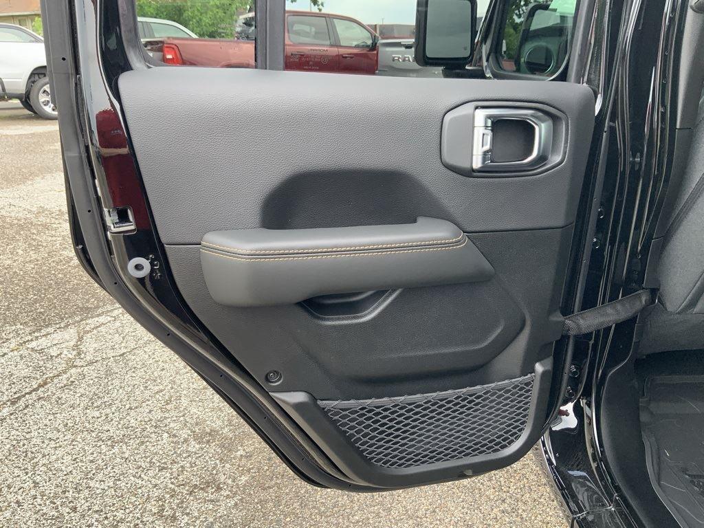 2025 Jeep Wrangler 4-Door Sahara - Photo 56