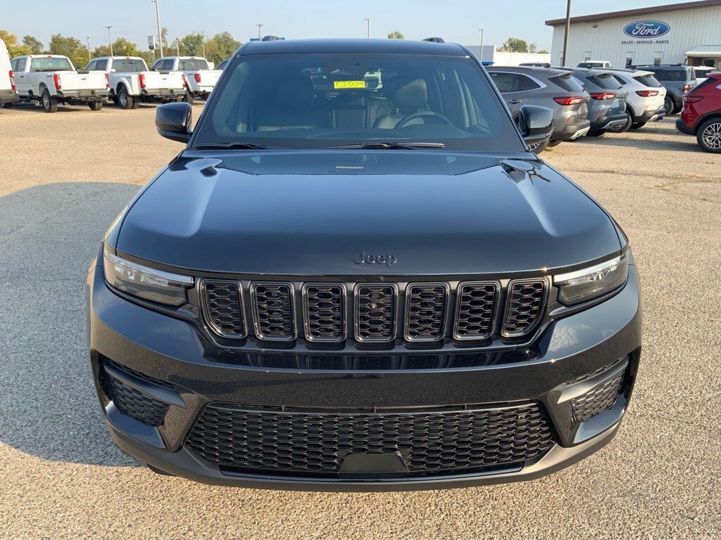 2025 Jeep Grand Cherokee Altitude X photo 2