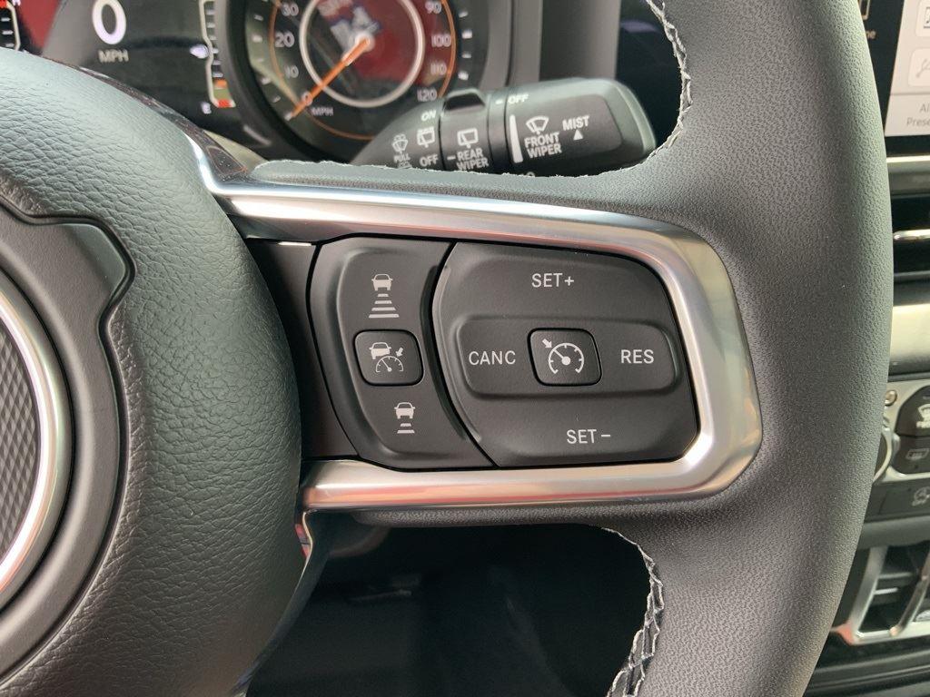2025 Jeep Wrangler 4-Door Sahara - Photo 30