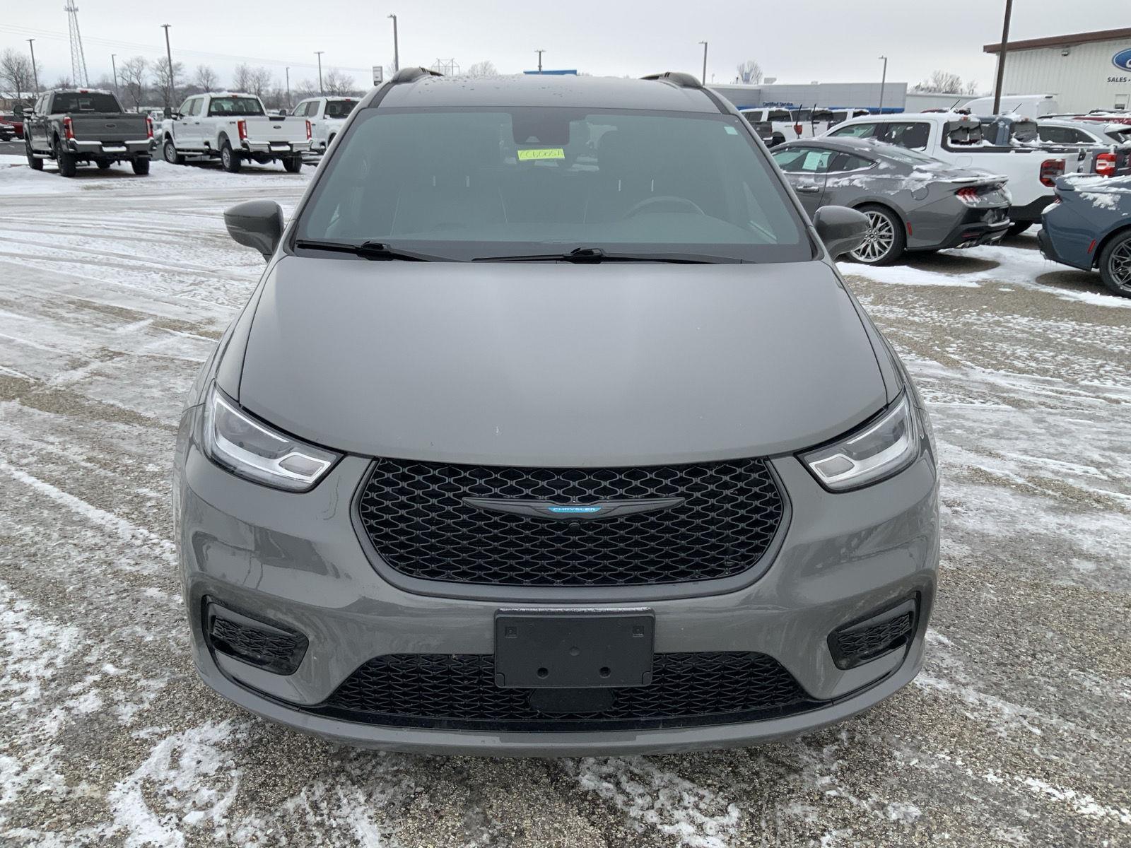2021 Chrysler Pacifica Hybrid Limited photo 2