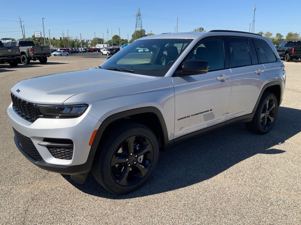 2025 Jeep Grand Cherokee Laredo Altitude photo 4
