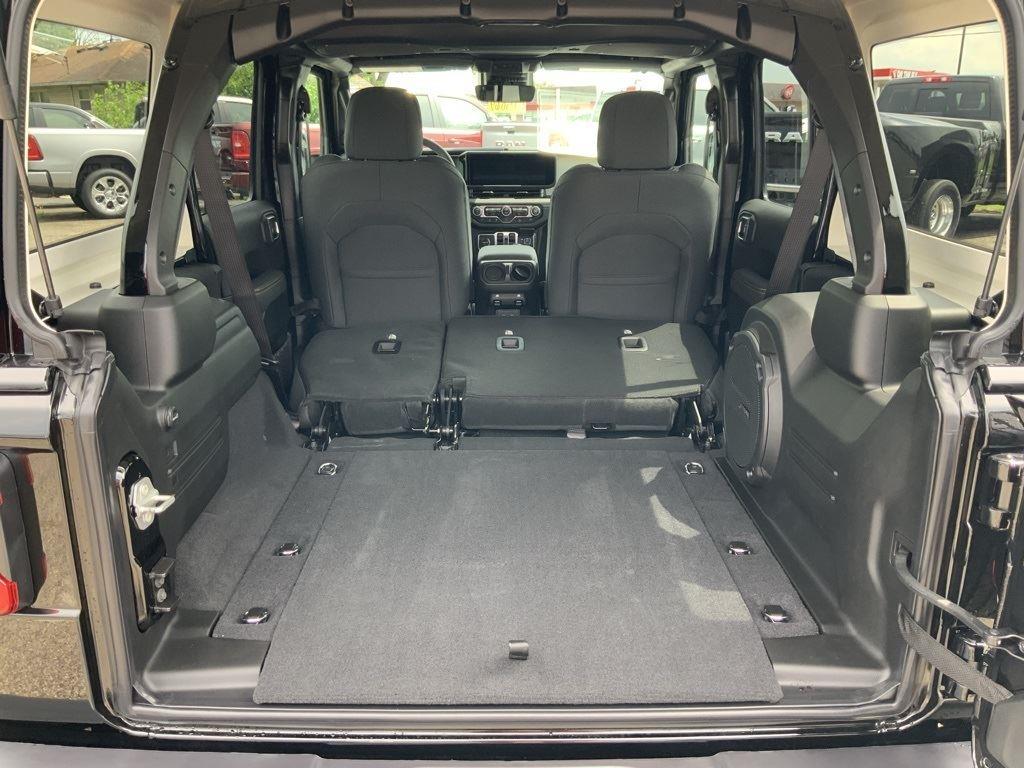 2025 Jeep Wrangler 4-Door Sahara - Photo 13