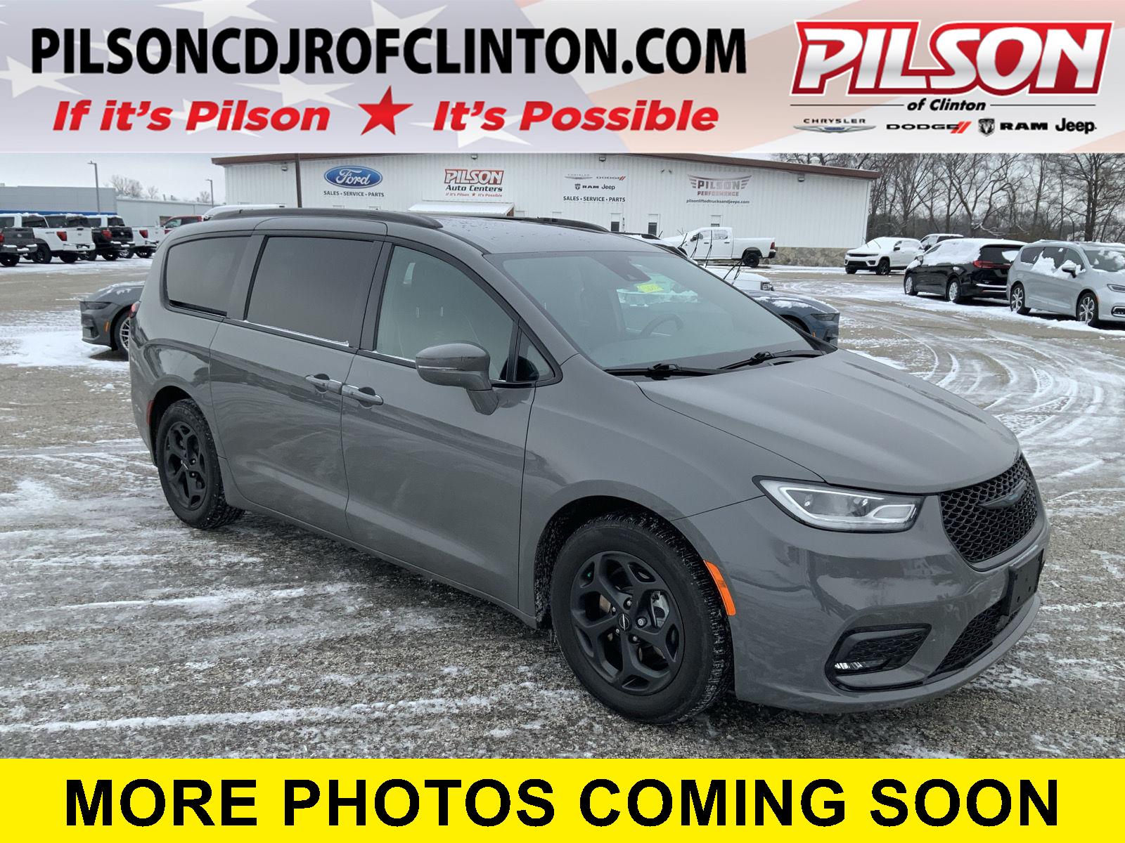 2021 Chrysler Pacifica Hybrid Limited's photo