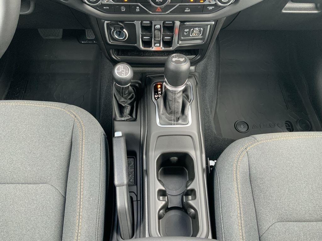 2025 Jeep Wrangler 4-Door Sahara - Photo 52