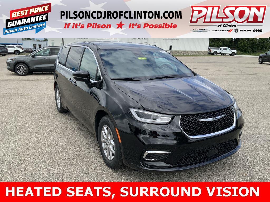 2026 Chrysler Pacifica Select's photo