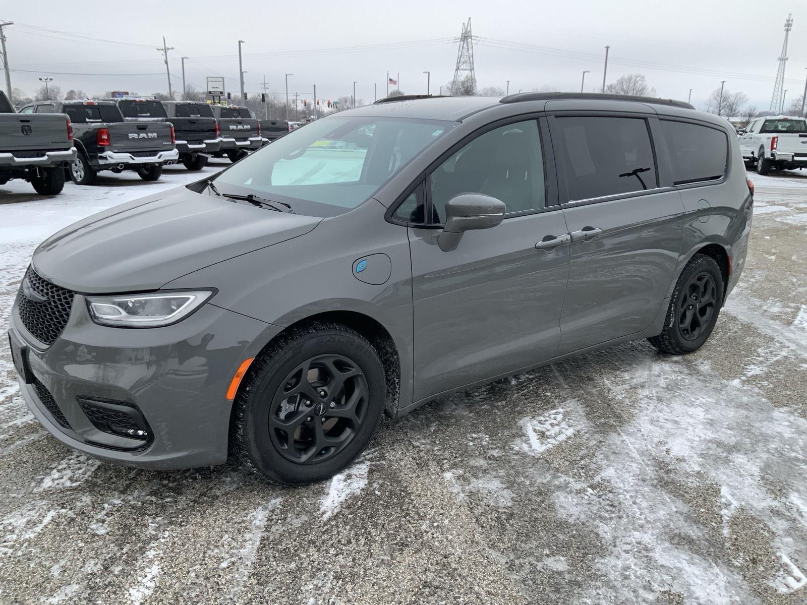 2021 Chrysler Pacifica Hybrid Limited photo 3