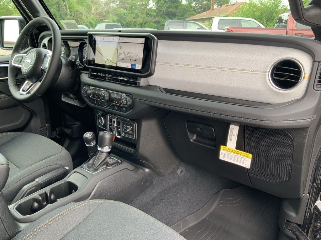 2025 Jeep Wrangler 4-Door Sahara - Photo 62