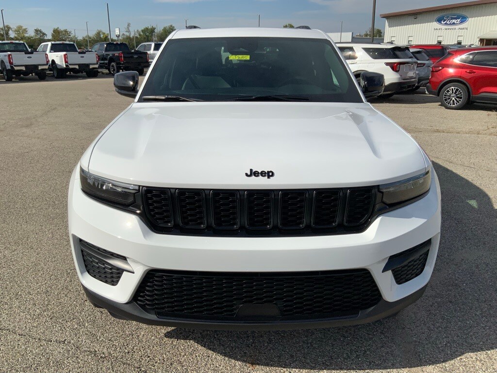 2025 Jeep Grand Cherokee Altitude X photo 2