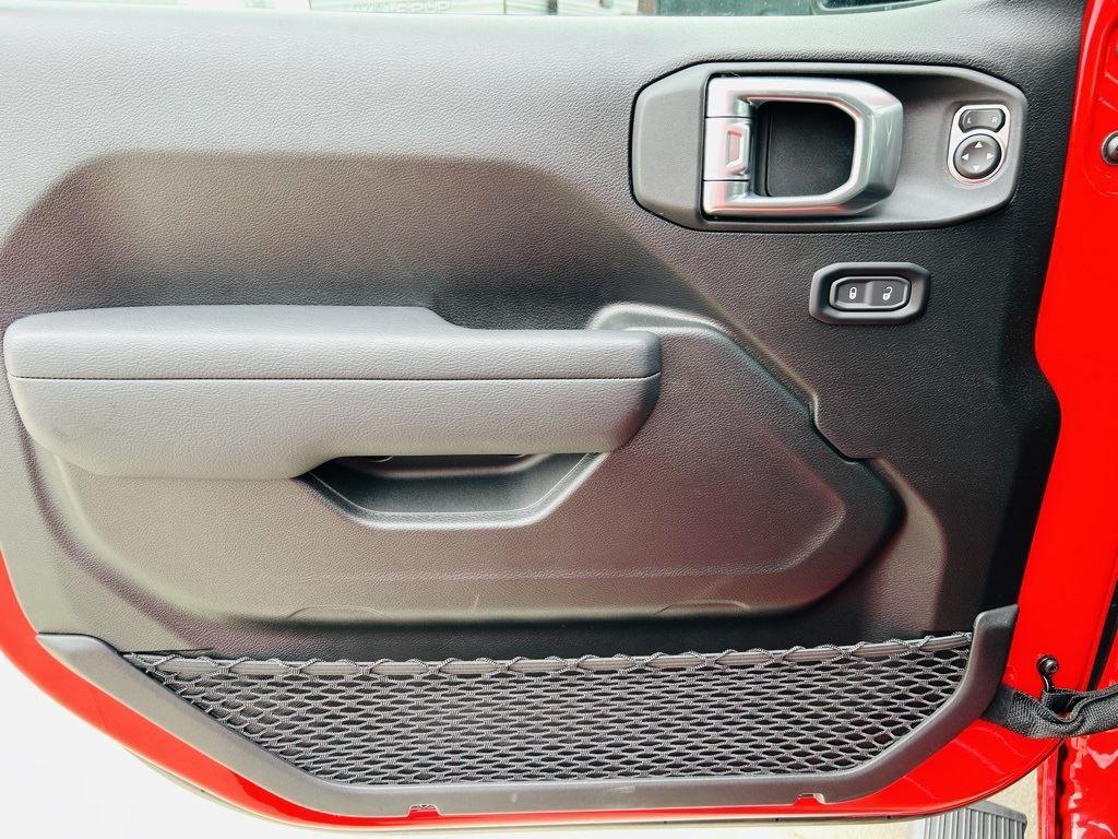 2025 Jeep Wrangler 4-Door Willys - Photo 12
