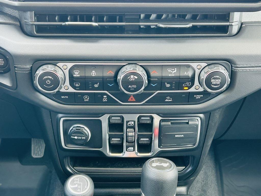 2025 Jeep Wrangler 4-Door Sahara - Photo 19