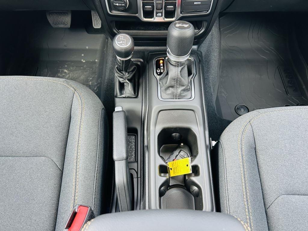 2025 Jeep Wrangler 4-Door Sahara - Photo 22