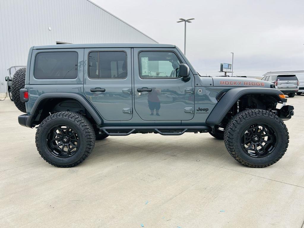2025 Jeep Wrangler 4-Door Willys - Photo 40
