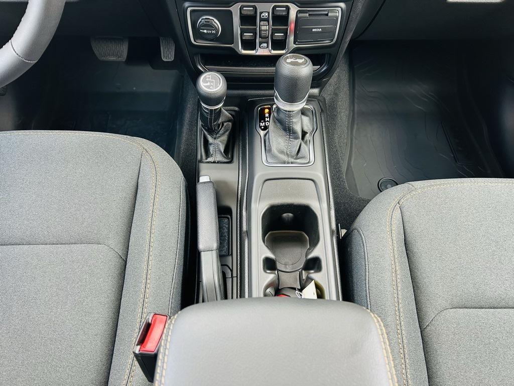 2025 Jeep Wrangler 4-Door Sahara - Photo 20