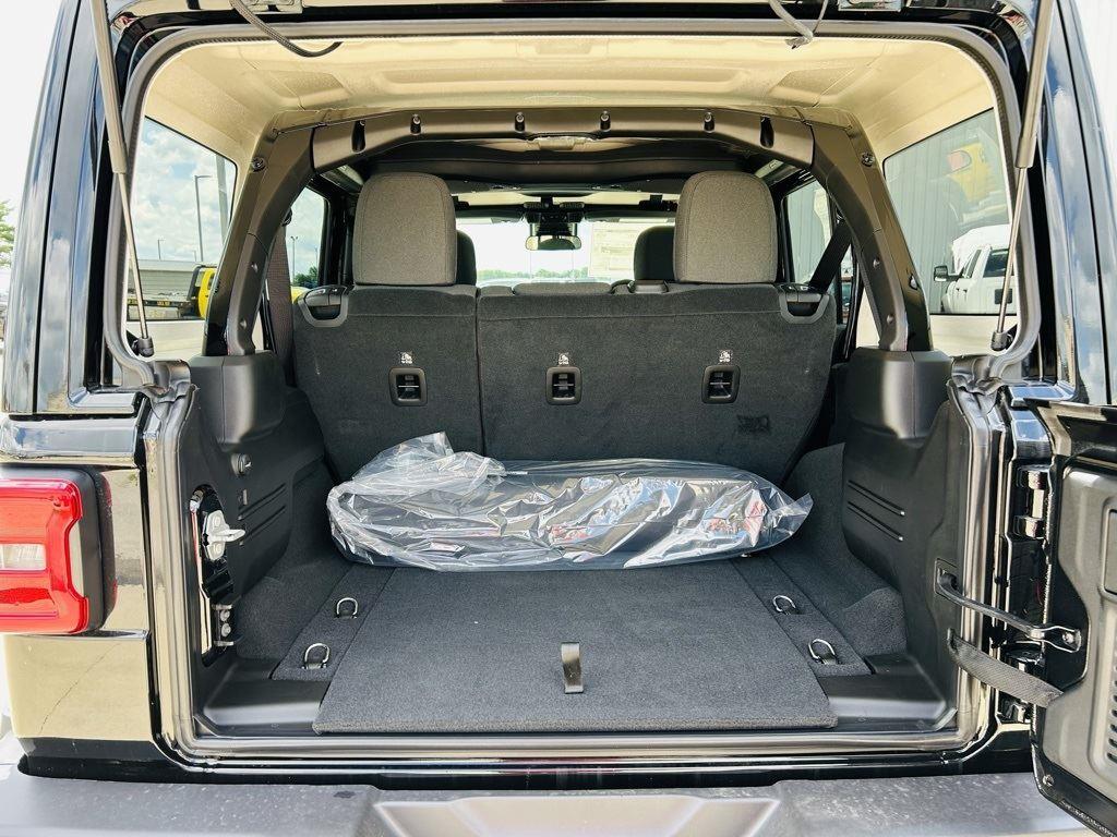 2025 Jeep Wrangler 4-Door Sahara - Photo 25