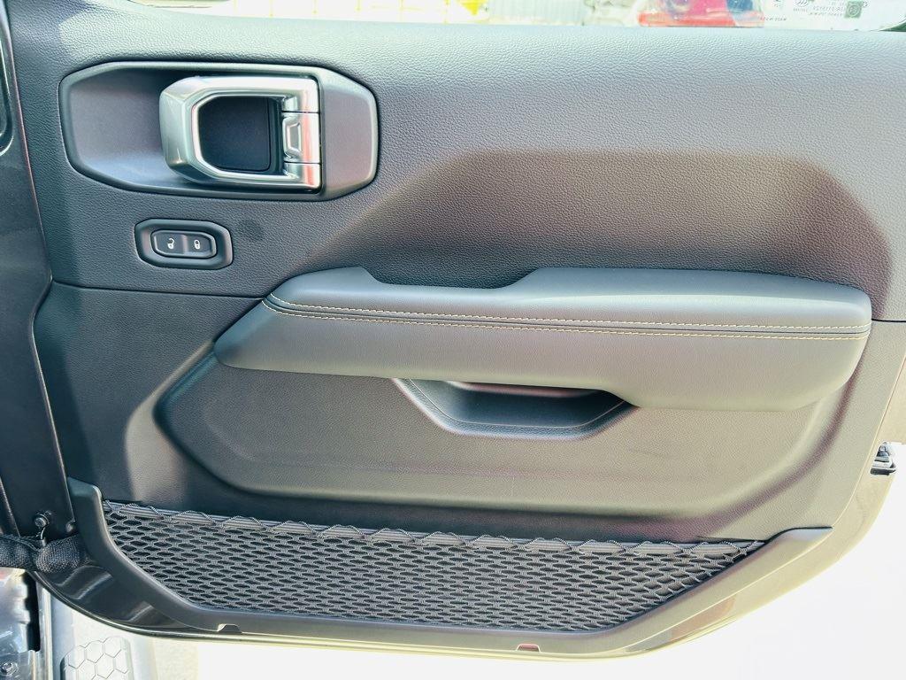 2025 Jeep Wrangler 4-Door Sahara - Photo 28