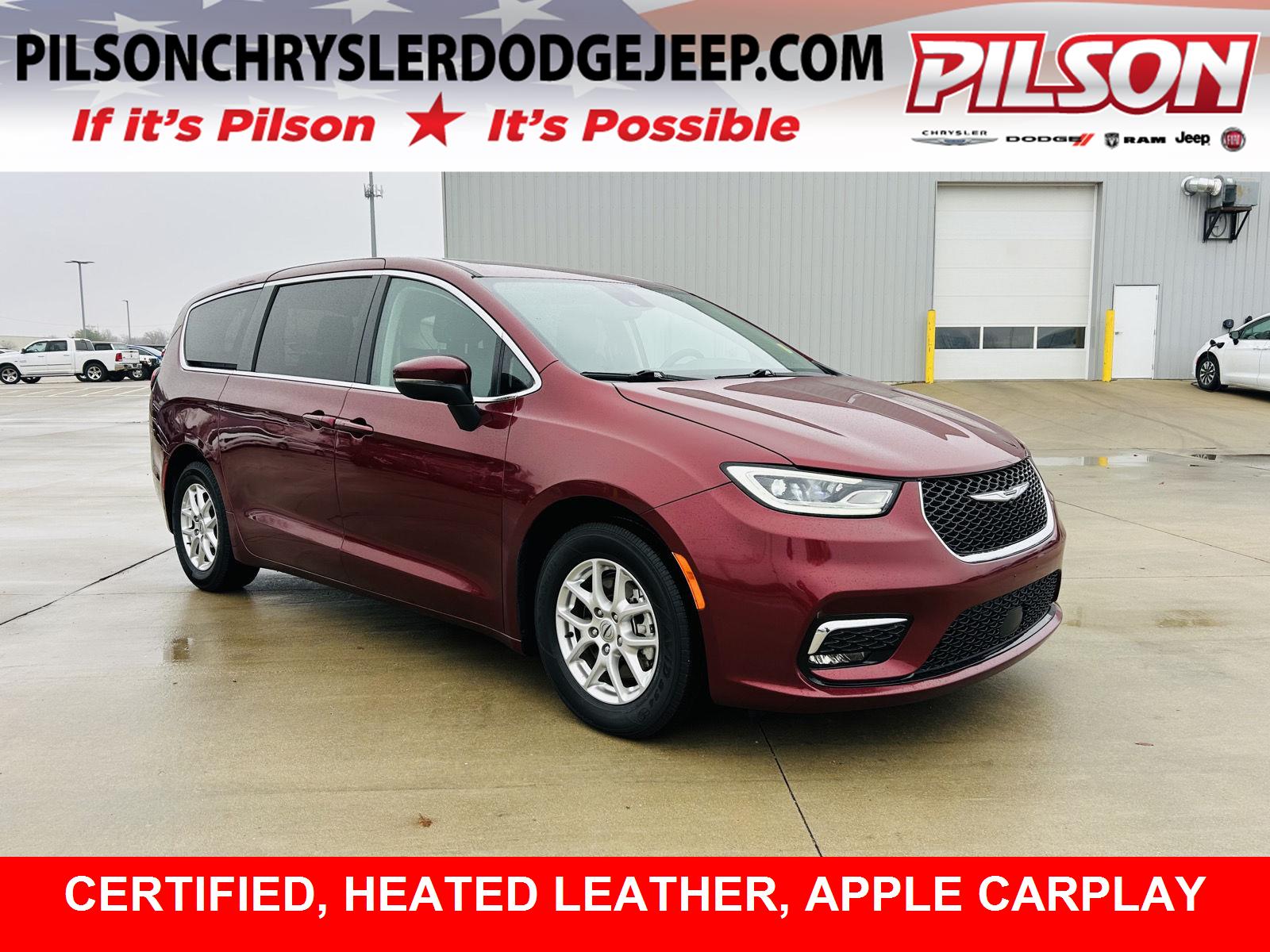 2023 Chrysler Pacifica Touring L's photo