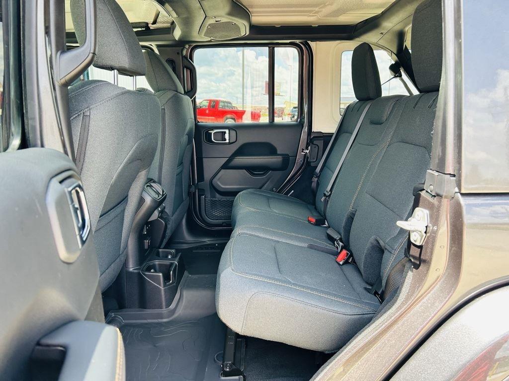2025 Jeep Wrangler 4-Door Sahara - Photo 24