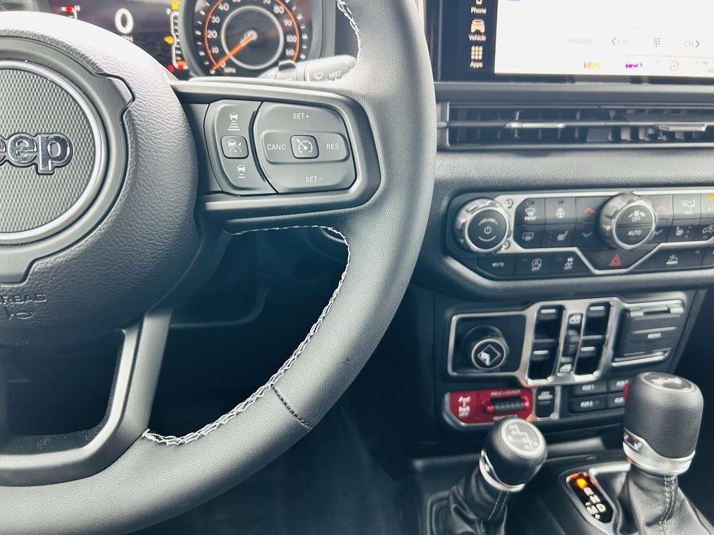 2025 Jeep Wrangler 4-Door Willys - Photo 18