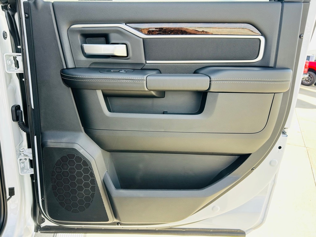 2025 RAM 3500 Big Horn - Photo 28