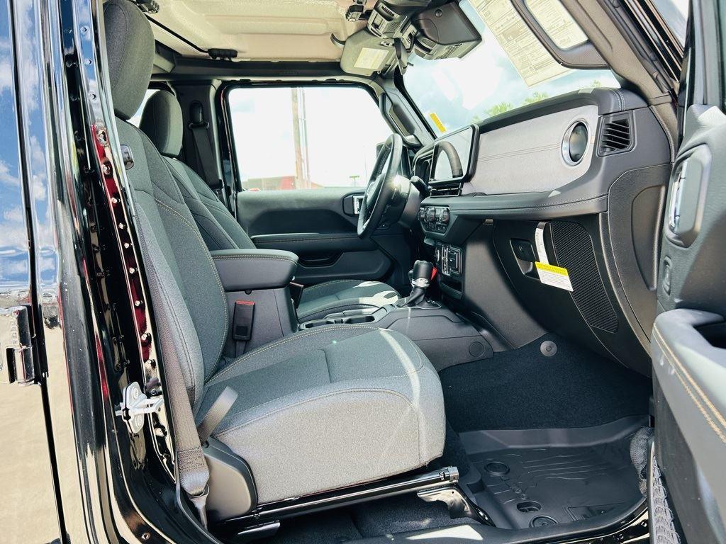 2025 Jeep Wrangler 4-Door Sahara - Photo 29