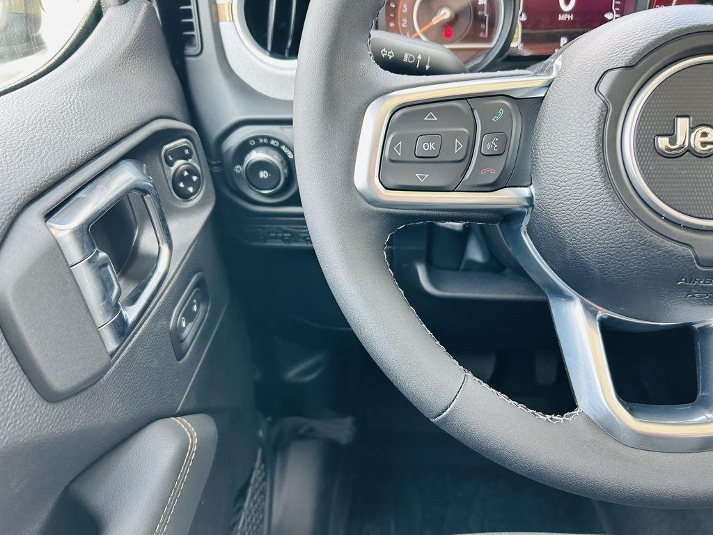 2025 Jeep Wrangler 4-Door Sahara - Photo 14