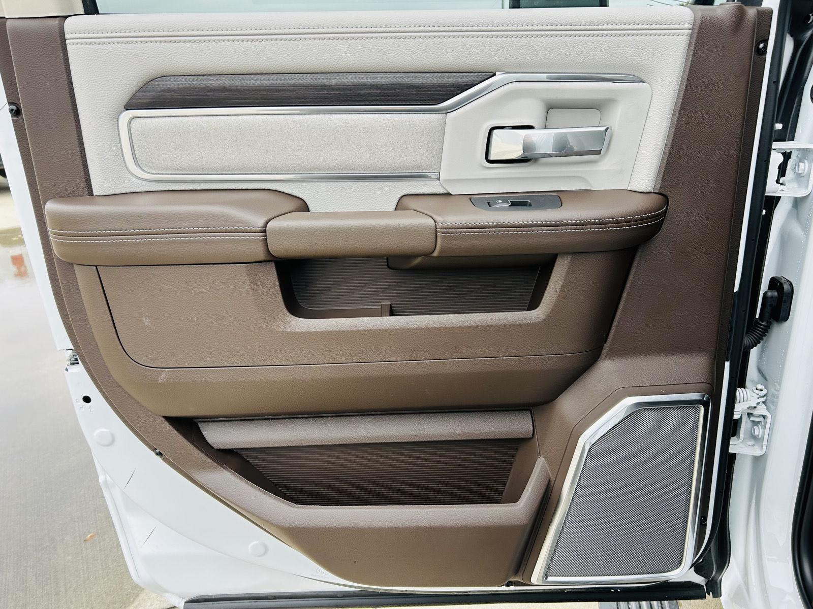 2026 RAM 3500 Laramie - Photo 29