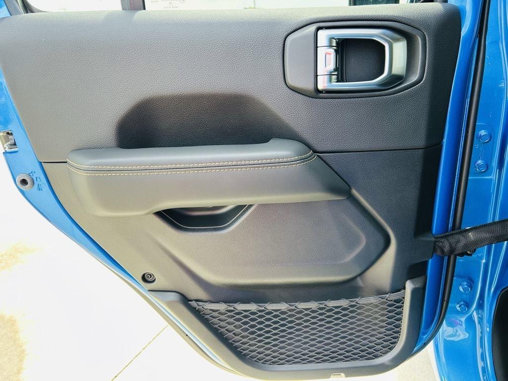 2025 Jeep Wrangler 4-Door Sahara - Photo 25