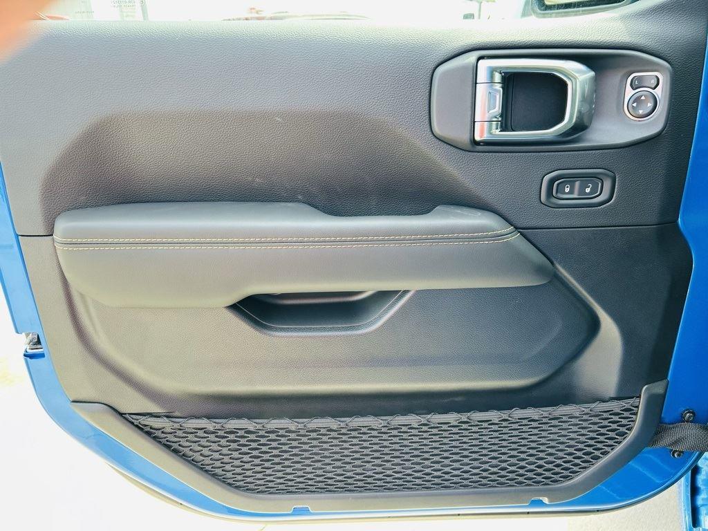 2025 Jeep Wrangler 4-Door Sahara - Photo 11