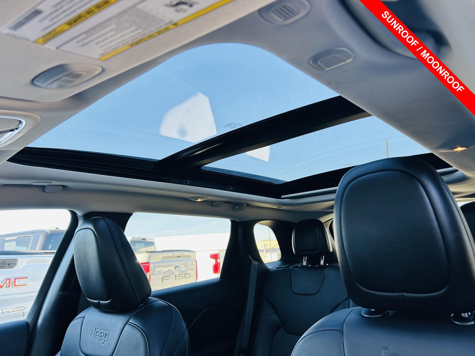 2022 Jeep Cherokee Latitude Lux photo 3