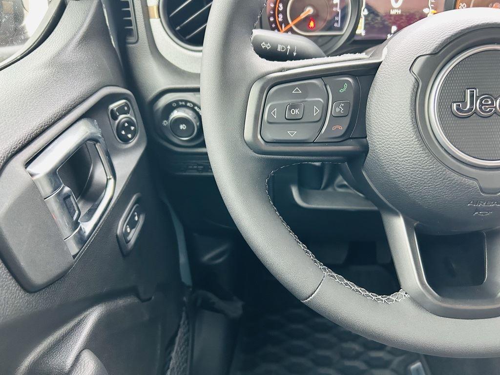 2025 Jeep Wrangler 4-Door Willys - Photo 18
