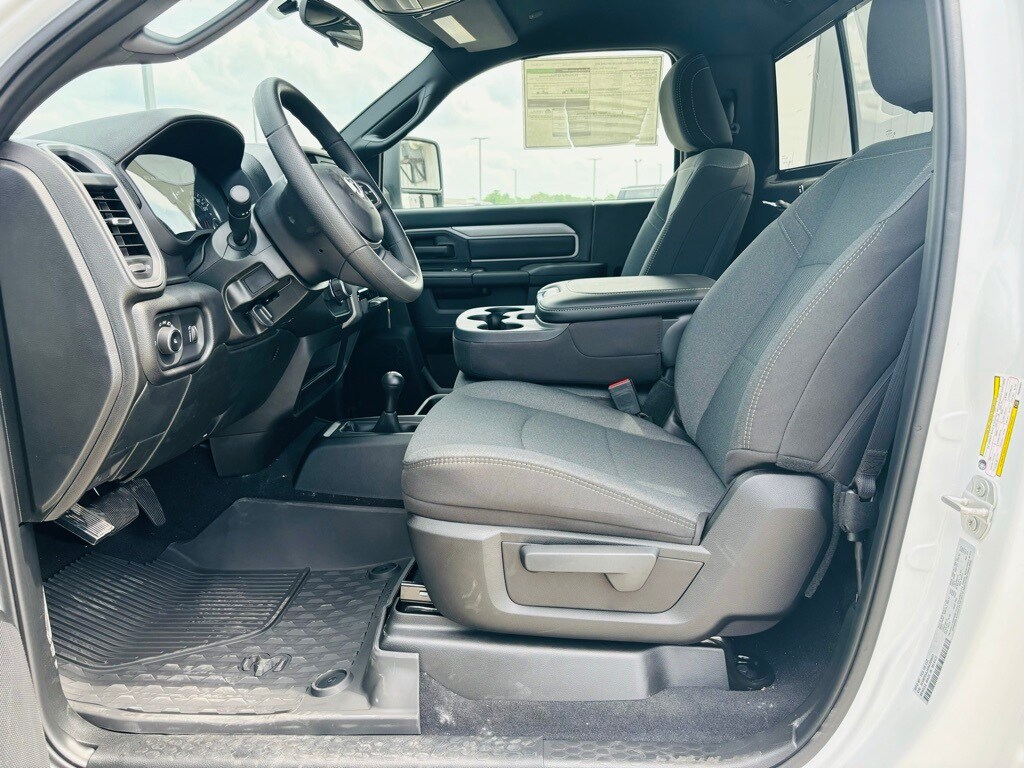 2024 Ram 2500 Tradesman photo 2