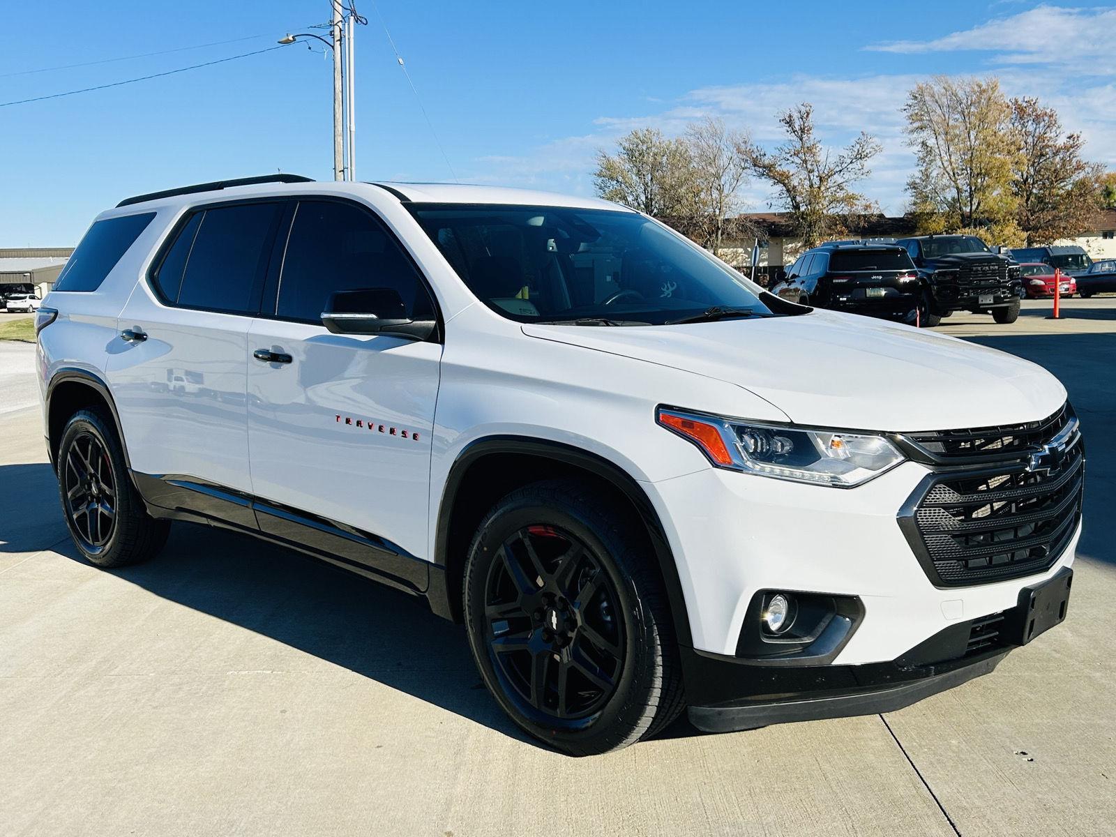 2021 Chevrolet Traverse Premier photo 2