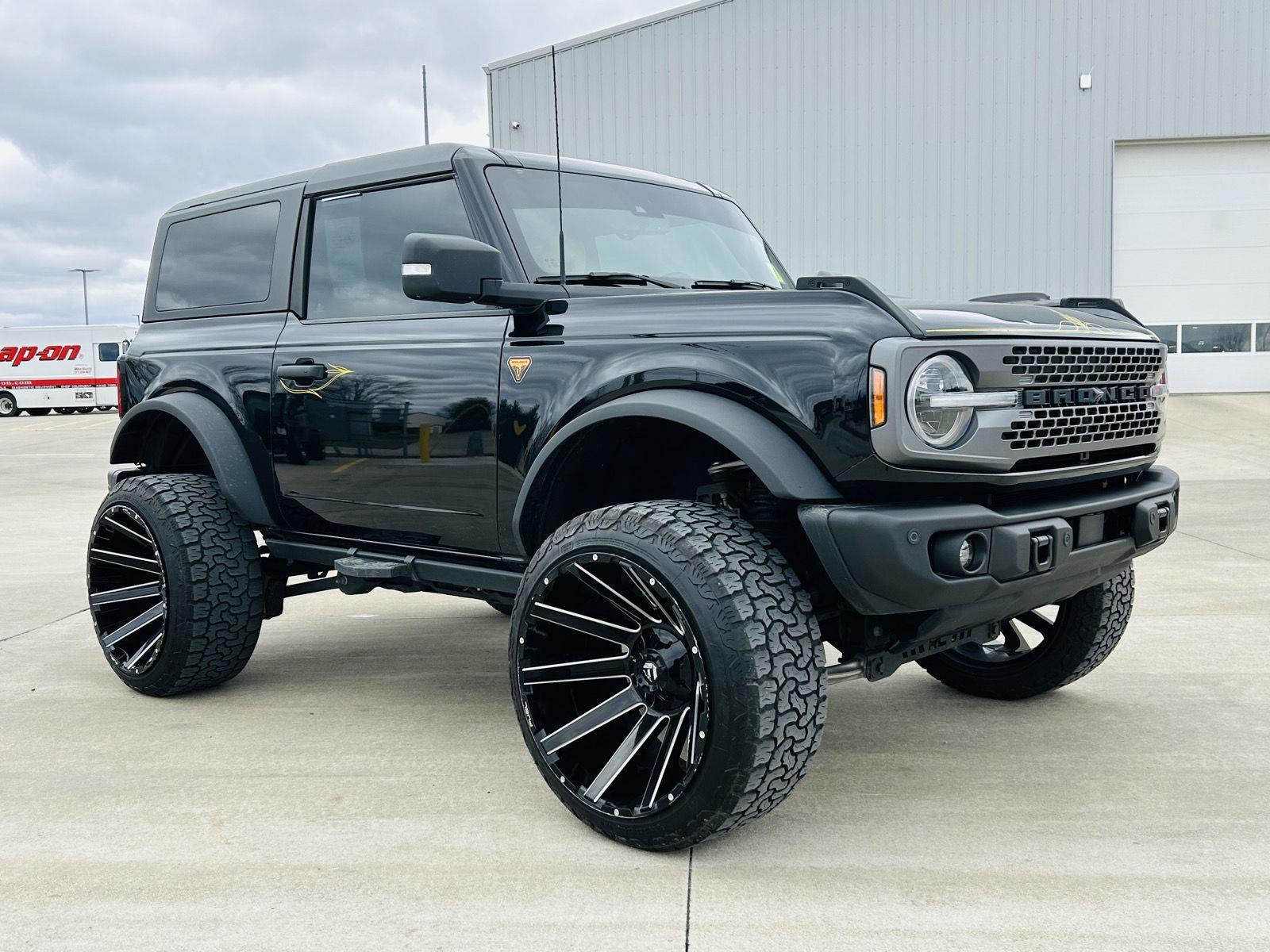 2023 Ford Bronco Badlands photo 2