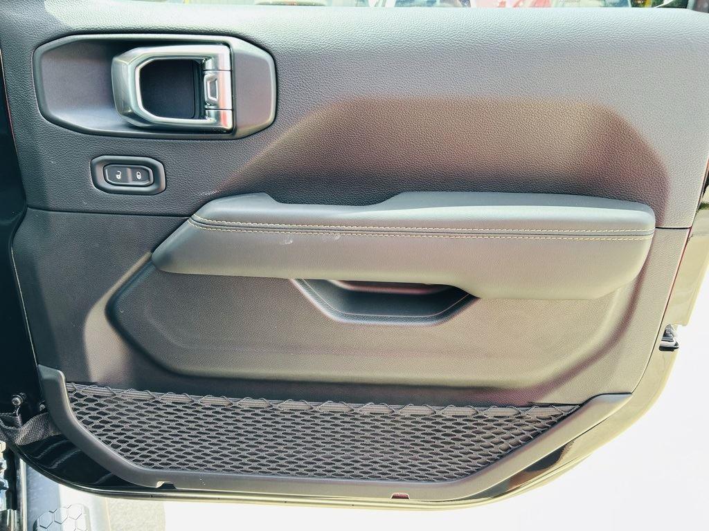 2025 Jeep Wrangler 4-Door Sahara - Photo 28
