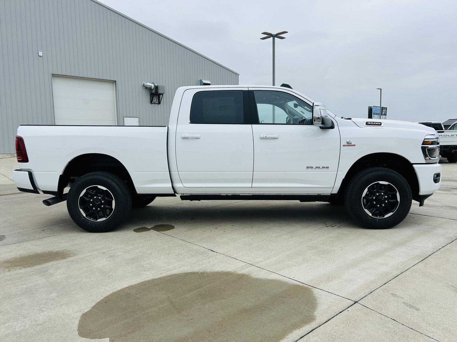2026 RAM 3500 Laramie - Photo 42