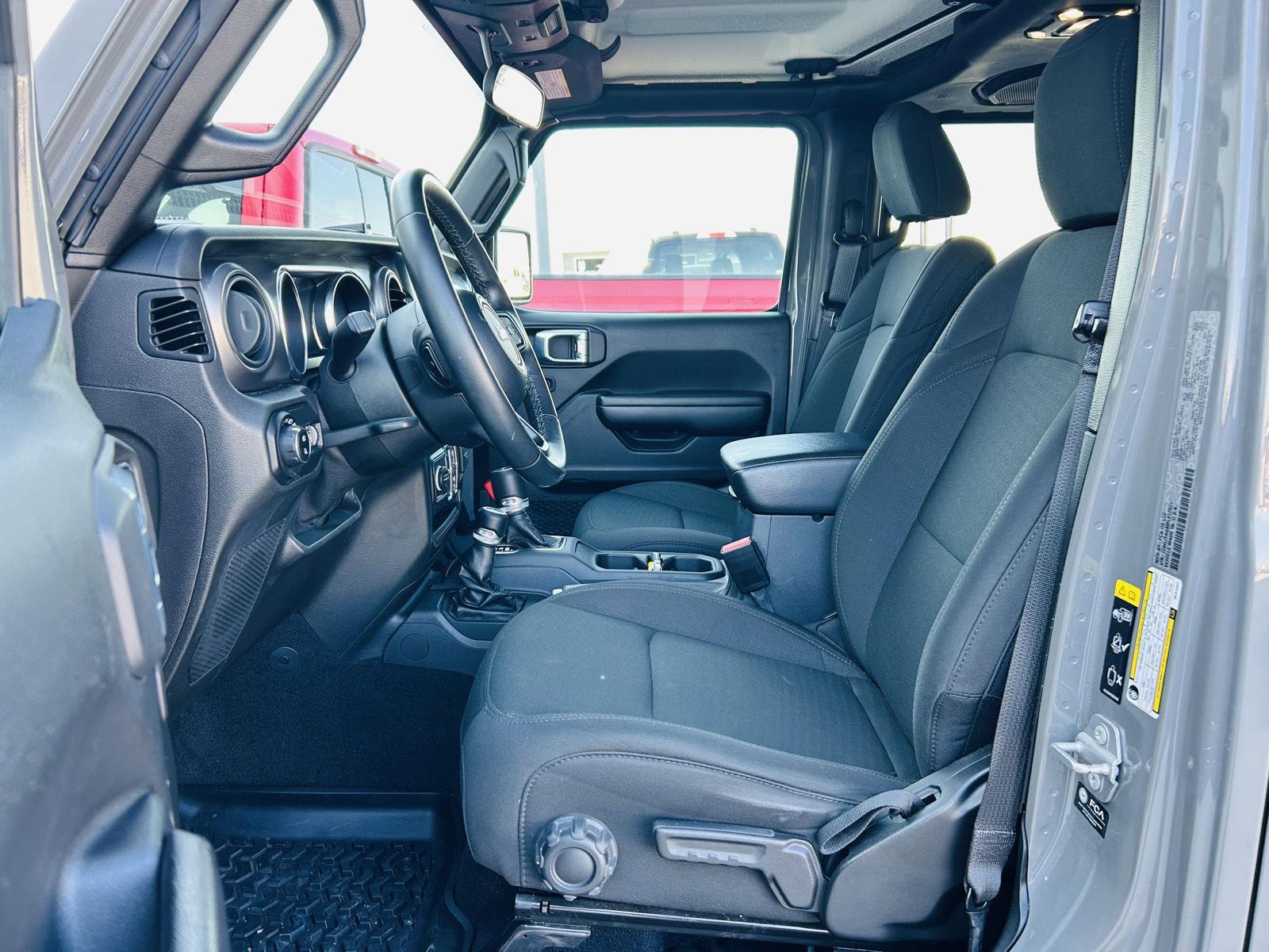 2021 Jeep Gladiator Sport S photo 2