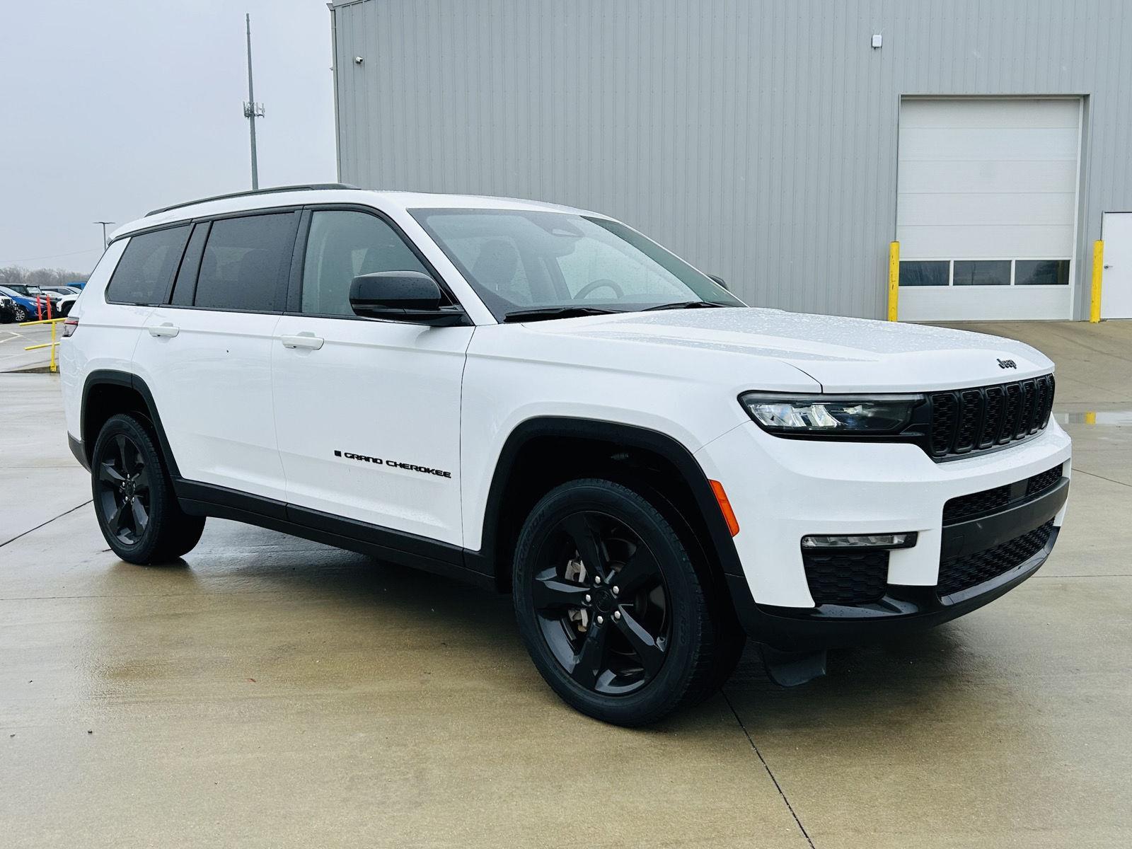 2022 Jeep Grand Cherokee Limited photo 2