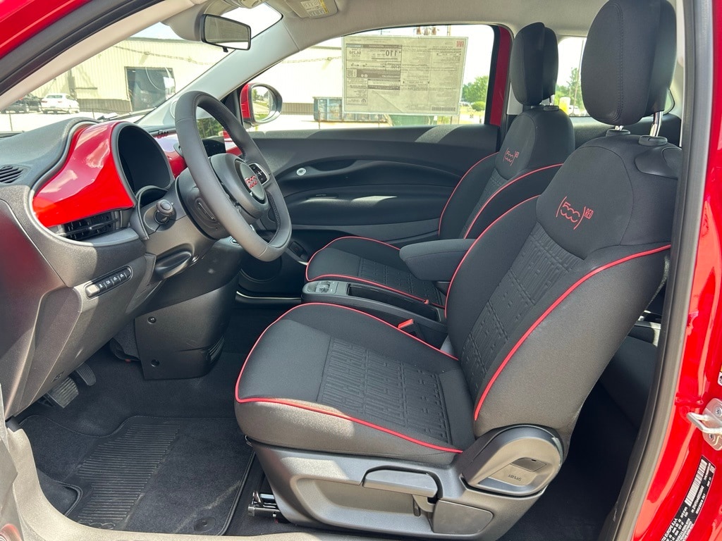 2024 Fiat 500e photo 2