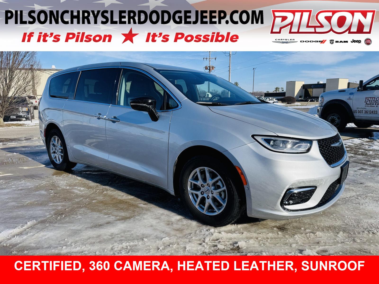 2024 Chrysler Pacifica Touring L's photo