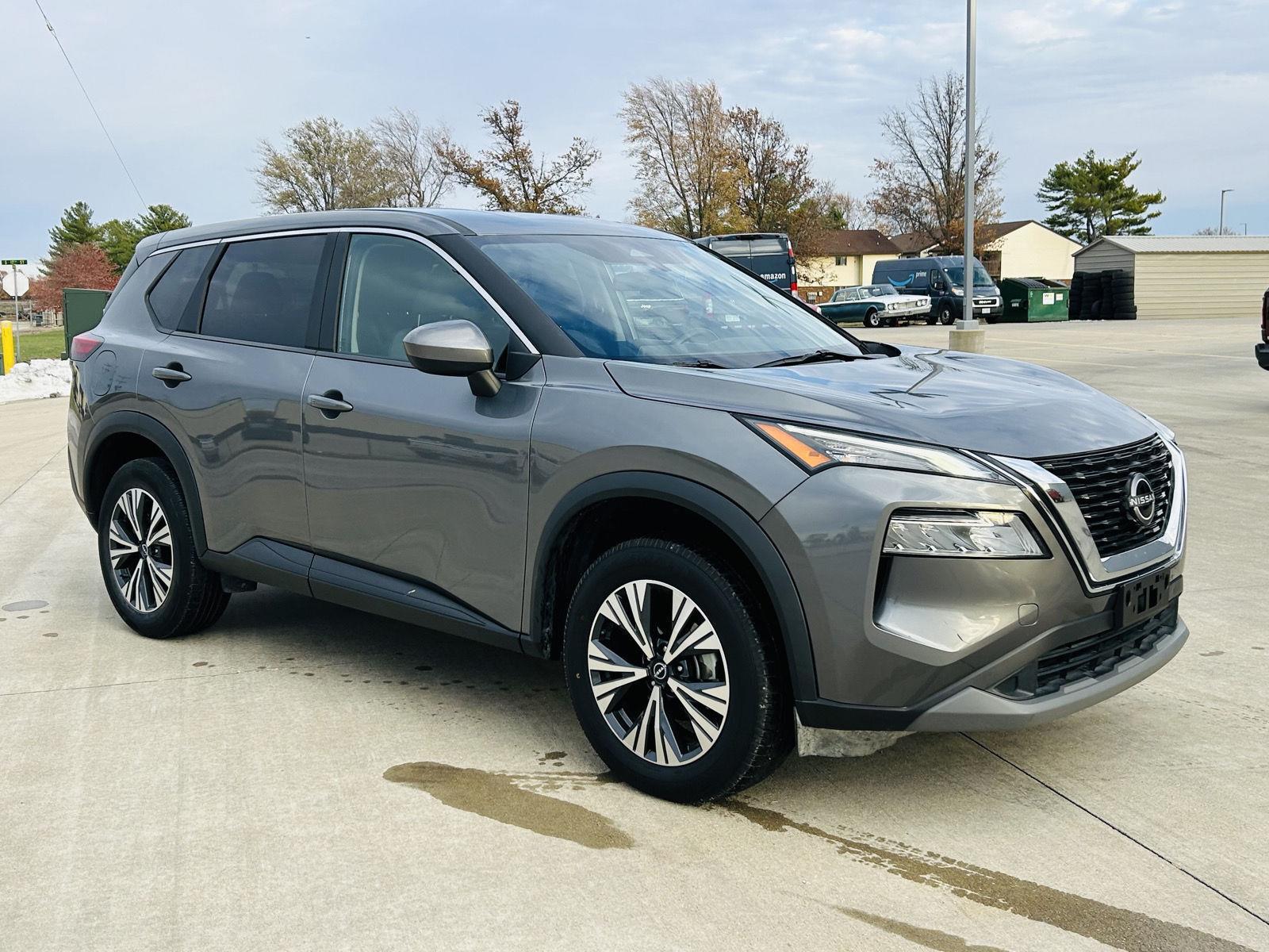 2023 Nissan Rogue SV photo 2